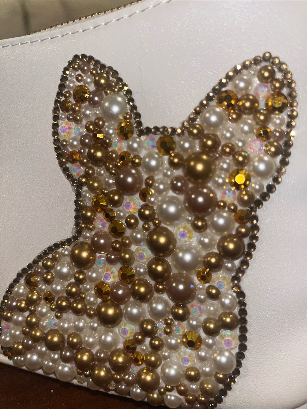 Hand Crafted White Shoulder Bag with Gold Chain and Pearl Frenchie 🐾 - Picture 2 of 7